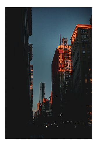De skyline van NYC bij zonsondergang