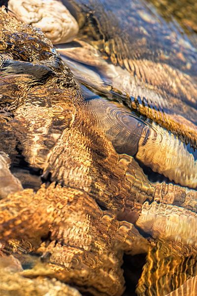 Flowing water by Mariëro Fotografie