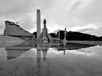 Reflection of the Revolution – Lisbon in Black and White