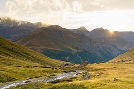 Sonnenaufgang über dem Queyras-Gebirge in den französischen Alpen von Jeroen Kleiberg
