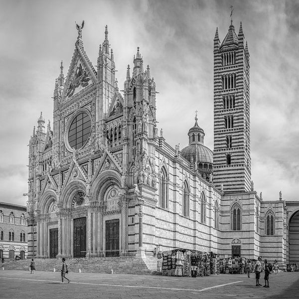 Italië in vierkant zwart wit, Duomo di Siena van Teun Ruijters