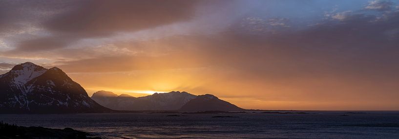 Zonsondergang Lofoten (panorama) van Frank Pietersen