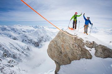 Teamwork on top of the world by Menno Boermans