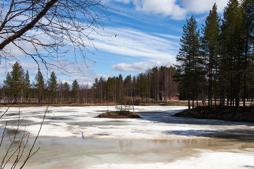 Een bevroren meer in Finland van Irene Hoekstra