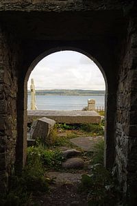 Die Ruinen der mittelalterlichen Kirche von Kilmacreehy  mit Friedhof