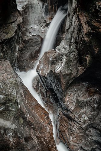 Waterval, watervallen, bergen, bergen, Alpen, natuurfotografie, landschapsfotografie, muurschildering, canvas, fine art print, natuur, wildernis, berglandschap, bergliefde, natuurfoto, alpenlandschap, outdoor, reislust, natuurparadijs, rivier, bron, natuurwonder, fotokunst, water, bergwater, alpenfoto, bergwereld, aders van de bergen, natuurkracht, vrede, energie, bergfotografie