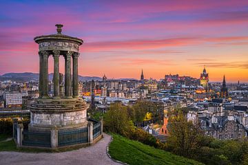 Zonsondergang van Edinburgh en Calton Hill, Schotland van Michael Abid