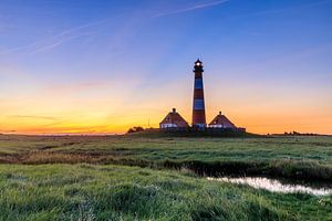 Morgenrot  am Leuchtturm von Werner Reins