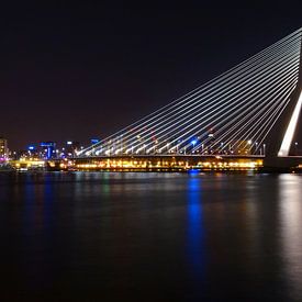 Skyline Rotterdam by Night van Fayola Henderikse