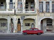 Klassieke Amerikaanse auto op Malecón in Havana Cuba. van Maurits van Hout thumbnail