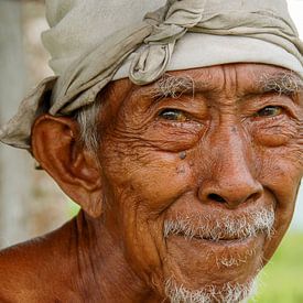 Portrait d'un vieil homme, Bali, Indonésie sur Jan Fritz