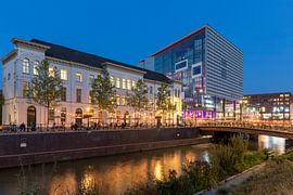 Utrecht am Abend entlang der erneuerten Singel von Russcher Tekst & Beeld