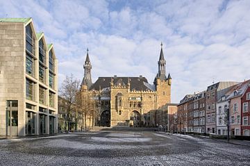 Un matin glacial sur le Katschhof - L'hôtel de ville d'Aix-la-Chapelle sous une lumière dorée