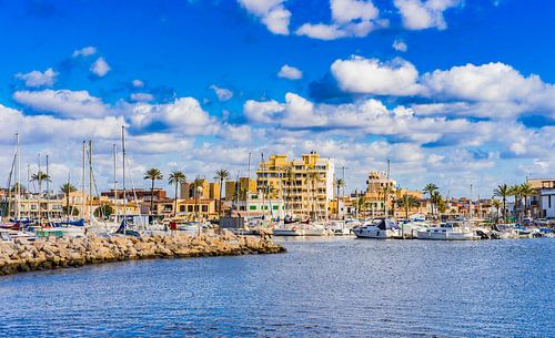 Mooi uitzicht haven jachthaven in Portixol, wijk van Palma de Mallorca