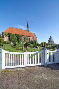 Kirche und Glockenhaus von Witzwort von Peter Eckert