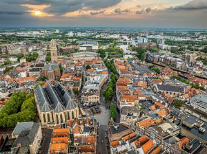 Zwolle von oben während eines sommerlichen Sonnenuntergangs