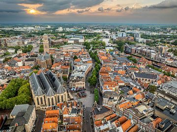 Zwolle van boven tijdens een zomerse zonsondergang van Sjoerd van der Wal Fotografie