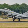 Décollage de l'Eurofighter Typhoon de la Royal Air Force. sur Jaap van den Berg