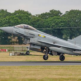 Take-off Royal Air Force Eurofighter Typhoon. van Jaap van den Berg