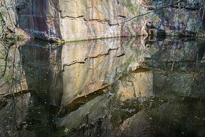 Spiegelung im Steinbruch 2