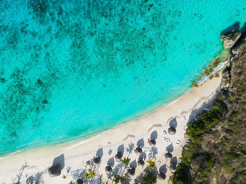 Atemberaubender Blick auf den Strand von Cas Abao aus der Luft - Curaçao's türkisfarbenes Wasser von Eiland-meisje