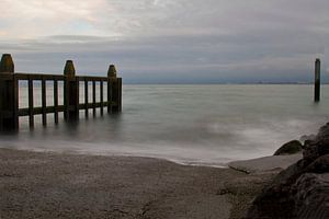 Grauer Tag am Meer