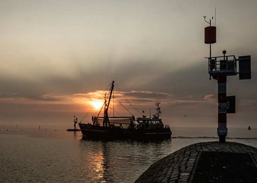 Cutter enters port of West Terschelling by Arie Jan van Termeij