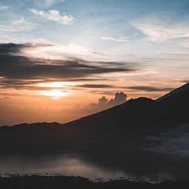 Zonsopkomst "Gunung Batur" van vdlvisuals.com