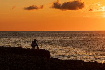 Uiterste punt van Curacao bij zonsondergang. van Janny Beimers