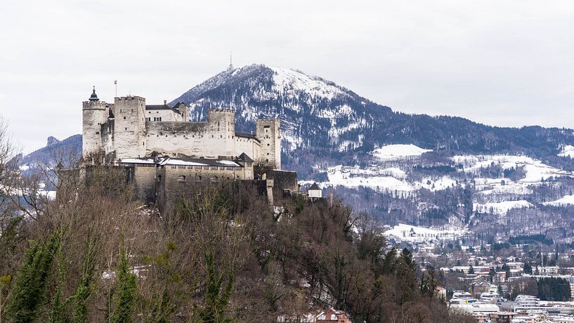 Château de Hohensalzburg sur la colline de Salzbourg, Autriche par Jessica Lokker