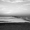 Photographie noir et blanc Longue jetée au lever du soleil sur la mer Rouge en Égypte sur Animaflora PicsStock