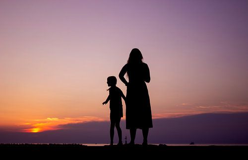 Mother and daughter silhouette