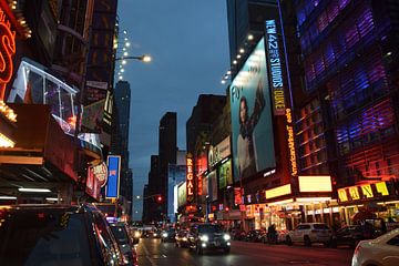New York at nighttime van Kelly Vermeer