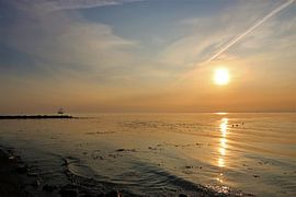 Sonnenaufgang mit Schiff von Inge Heathfield