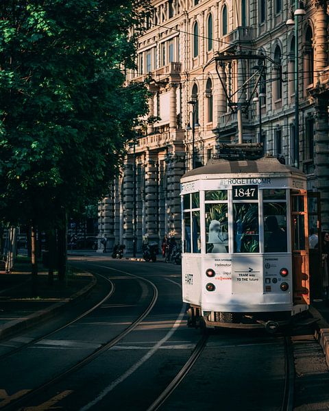 Milan by Hello Pompoyo