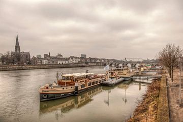 Uitzicht op Maastricht van John Kreukniet