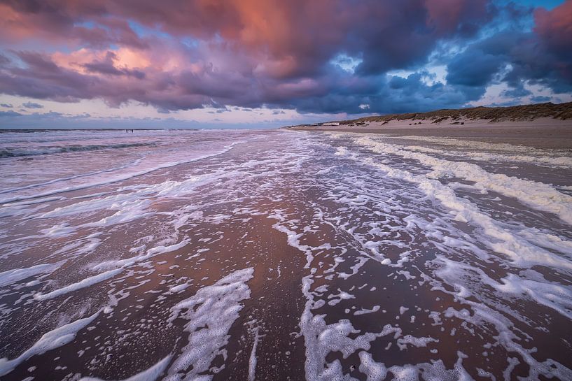 There rustling along the clouds... by Sander Poppe