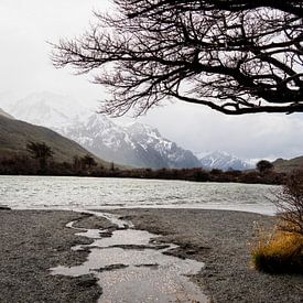 Wunderschöner See in Fitz Roy, Argentinien von Derrick Kazemier