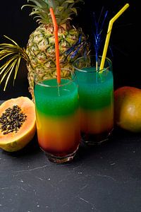Cocktail in den Farben des Regenbogens .