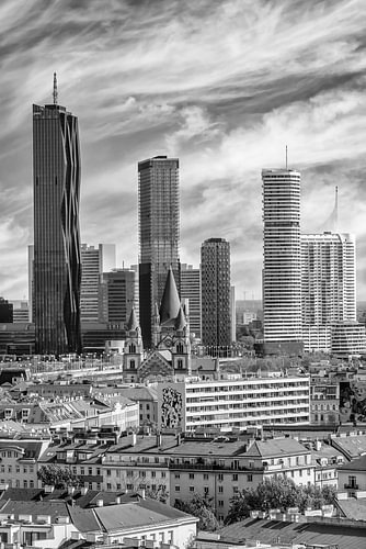 La ligne d'horizon de Donau City vue depuis la Grande Roue de Vienne - en noir et blanc