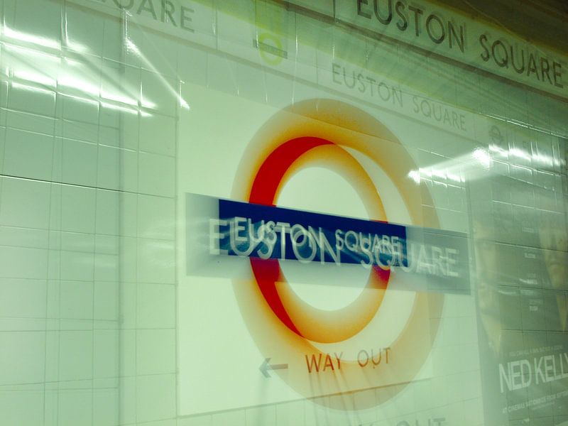 Euston Square - London Tube Station par Ruth Klapproth