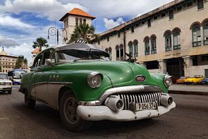 "Almendrones"- Cuba's klassieke auto van arte factum berlin