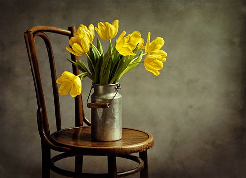 Tulipes jaunes - Nature morte avec fleurs sur Diana van Tankeren