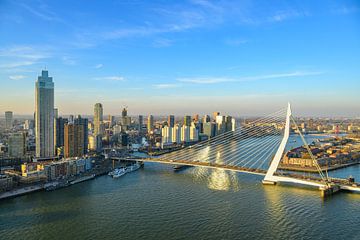 Zonsondergang Rotterdamse skyline bij Erasmusbrug over de Maas van Sjoerd van der Wal Fotografie