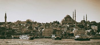 Ferries sur le Bosphore, avec mosquée