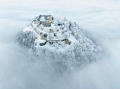 Het Hohentwiel in een zee van mist van Markus Keller thumbnail