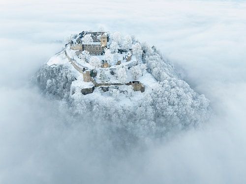 Het Hohentwiel in een zee van mist