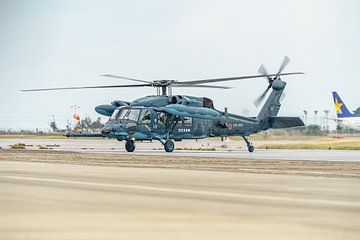 Japanse Sikorsky UH-60J helikopter. van Jaap van den Berg