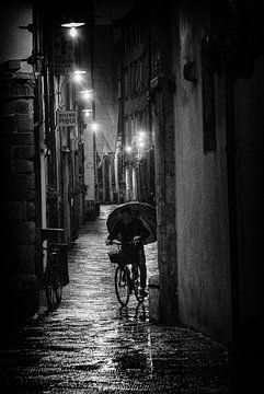 Straatfotografie Italië - Regen in Lucca van Frank Andree