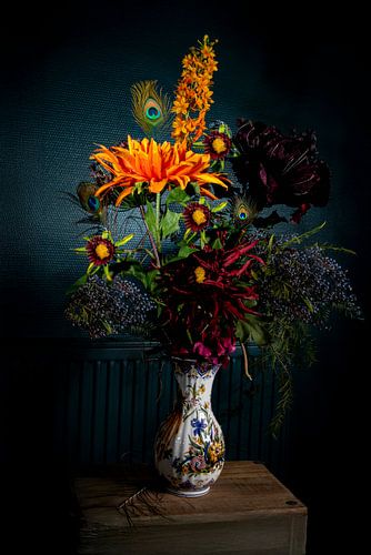 kleurrijke bloemen op een tafeltje